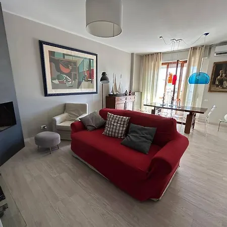 -penthouse Con Terrazza Panoramica -free Parking- カッラーラ