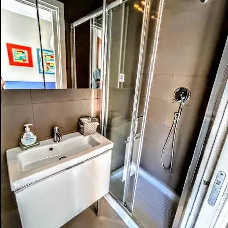 アパート -penthouse Con Terrazza Panoramica -free Parking- カッラーラ