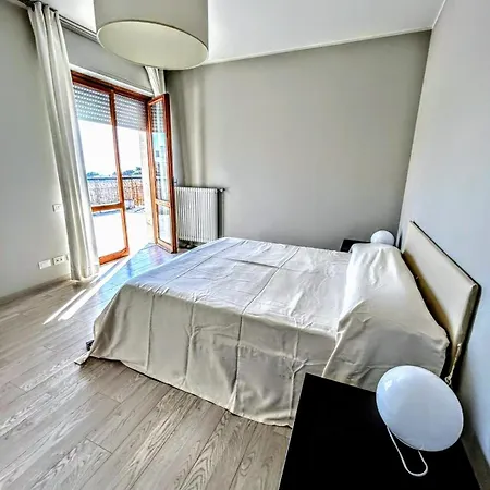 -penthouse Con Terrazza Panoramica -free Parking- アパート カッラーラ